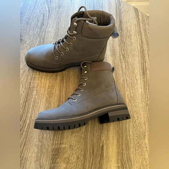 Women boots - Picture 2 of 4